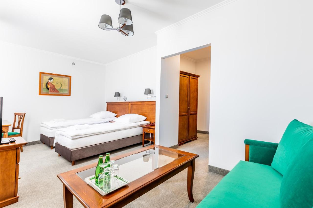 Hotel Pod Zlota Roza Кельце Экстерьер фото