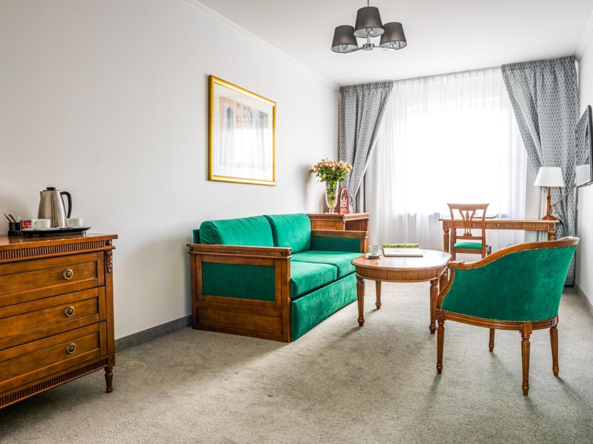 Hotel Pod Zlota Roza Кельце Экстерьер фото