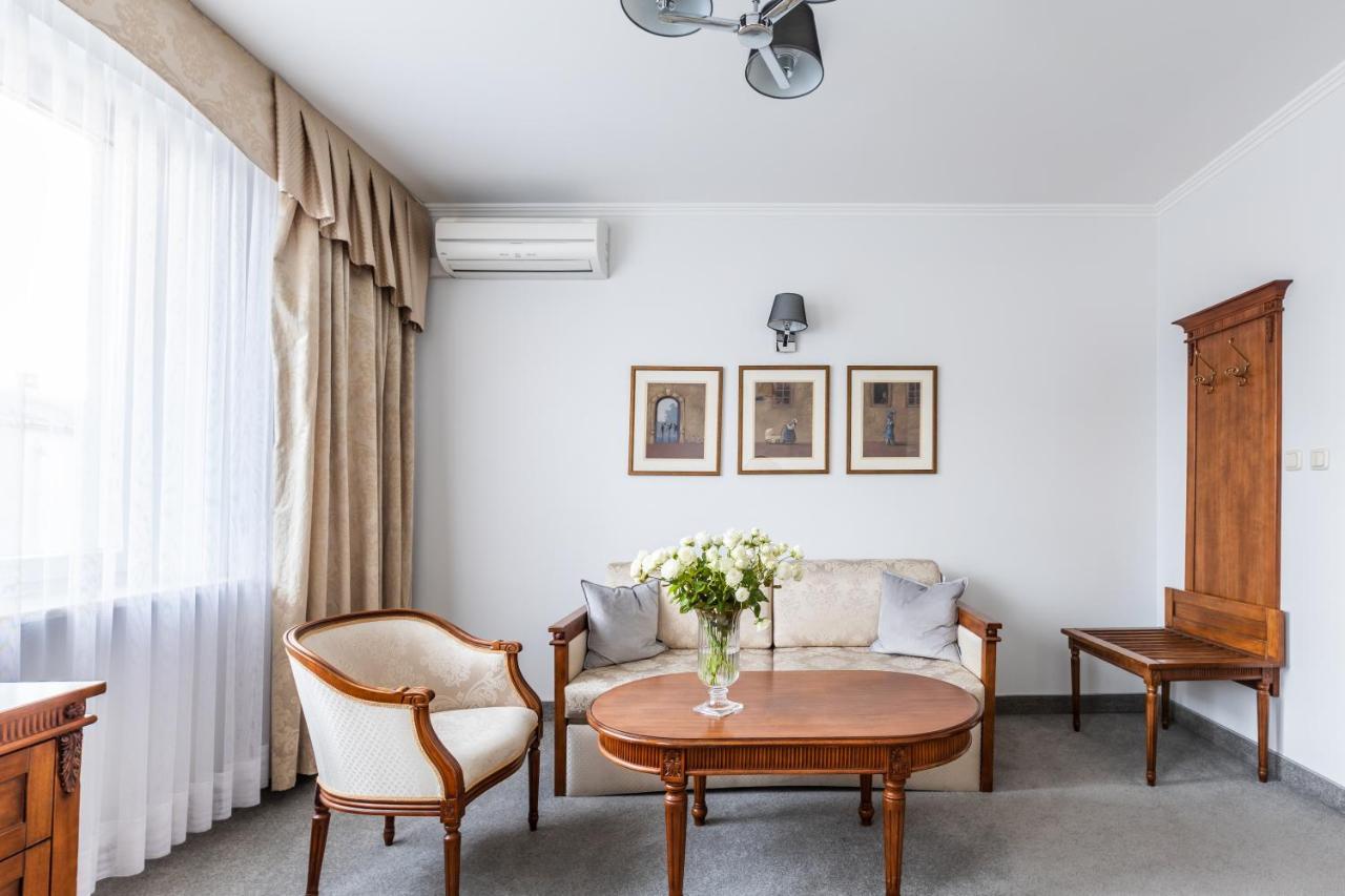 Hotel Pod Zlota Roza Кельце Экстерьер фото