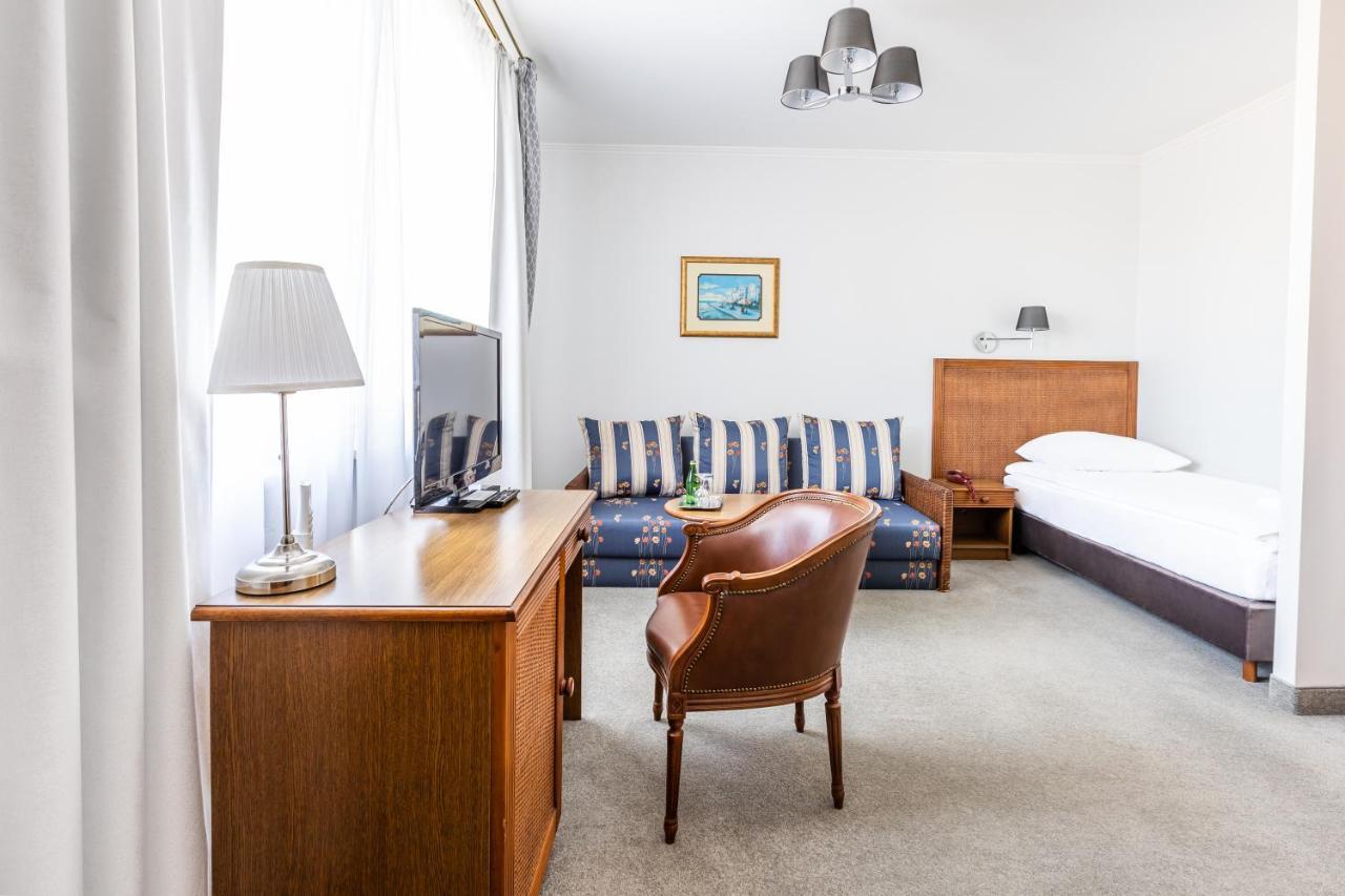 Hotel Pod Zlota Roza Кельце Экстерьер фото