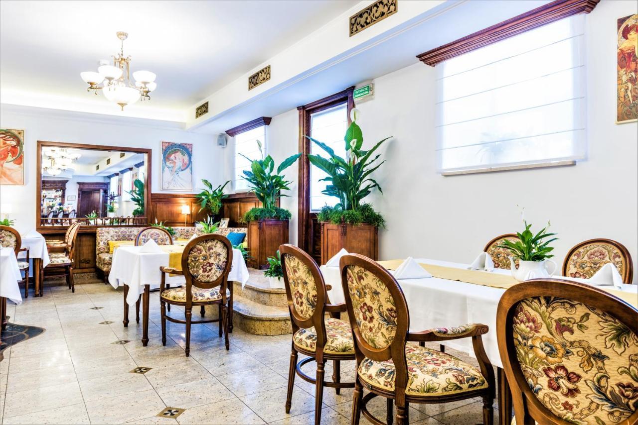 Hotel Pod Zlota Roza Кельце Экстерьер фото