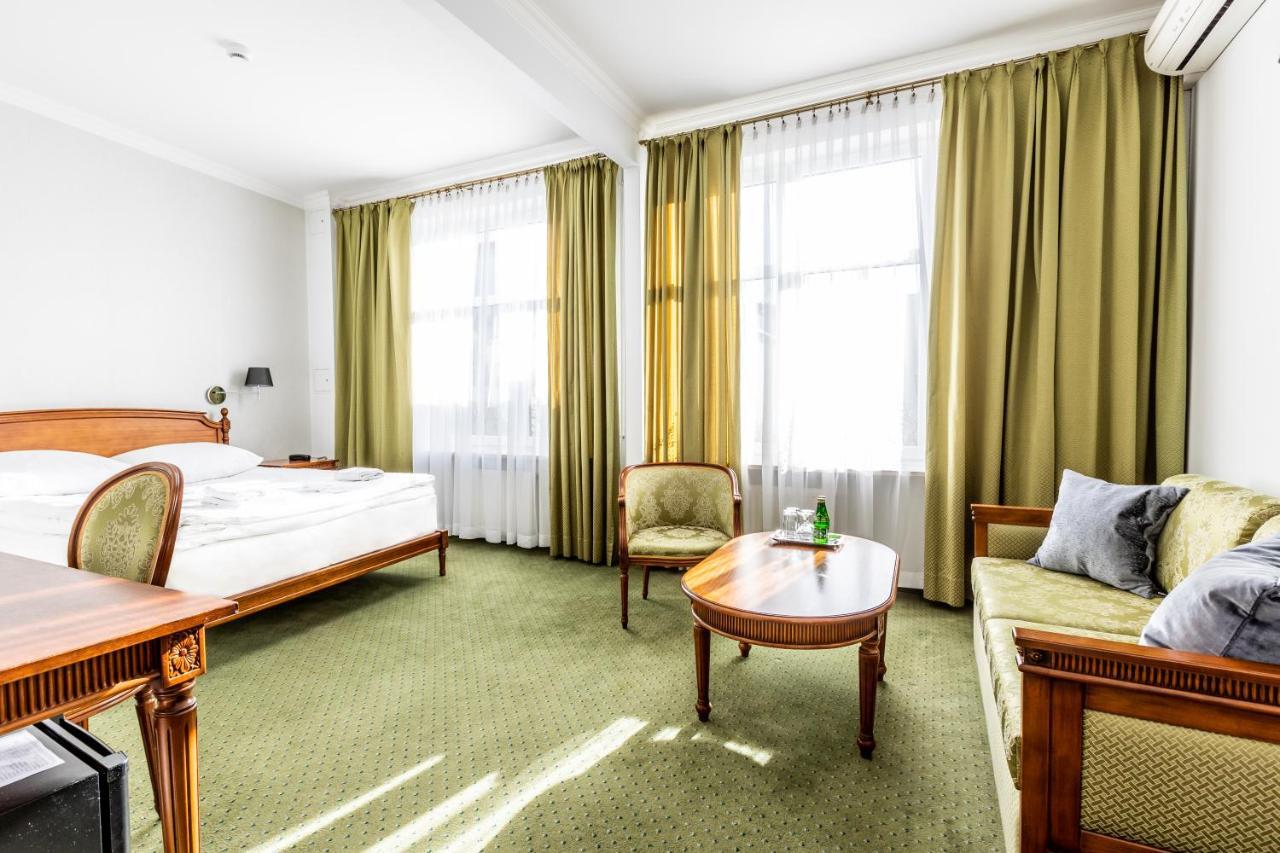 Hotel Pod Zlota Roza Кельце Экстерьер фото