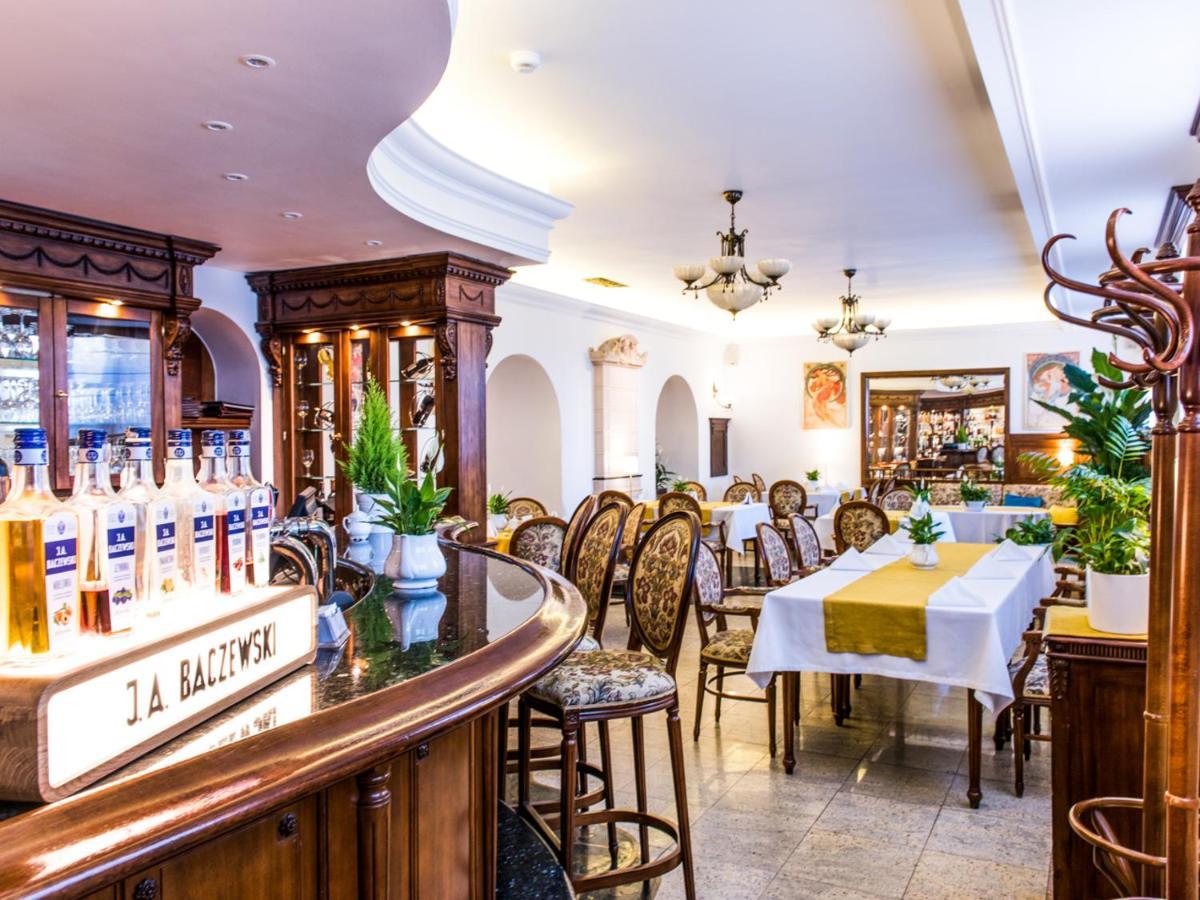 Hotel Pod Zlota Roza Кельце Экстерьер фото
