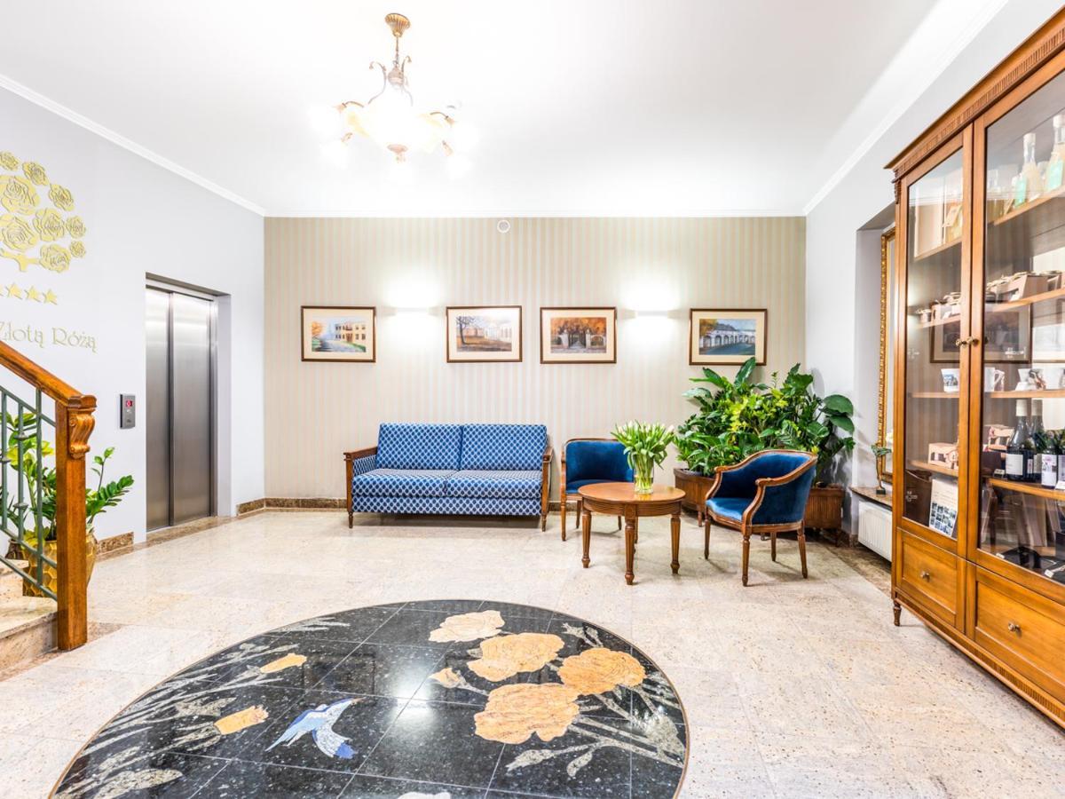 Hotel Pod Zlota Roza Кельце Экстерьер фото