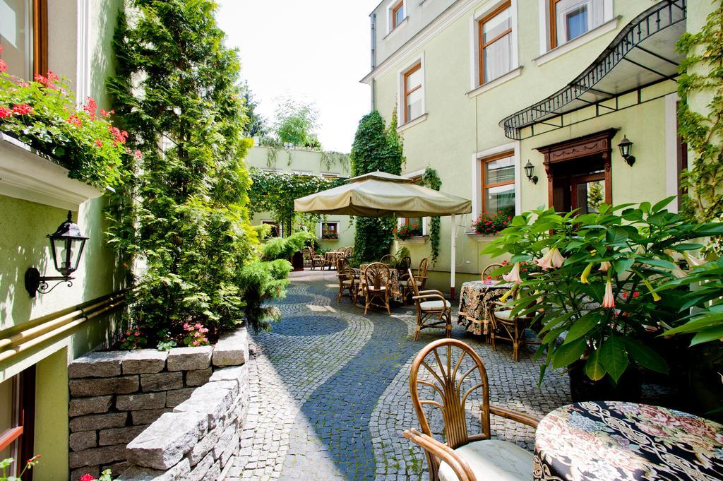 Hotel Pod Zlota Roza Кельце Экстерьер фото