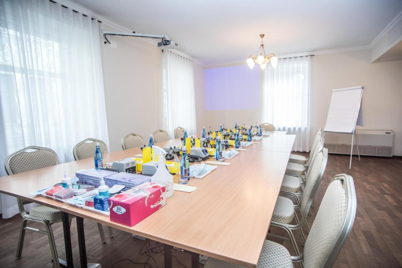 Hotel Pod Zlota Roza Кельце Экстерьер фото